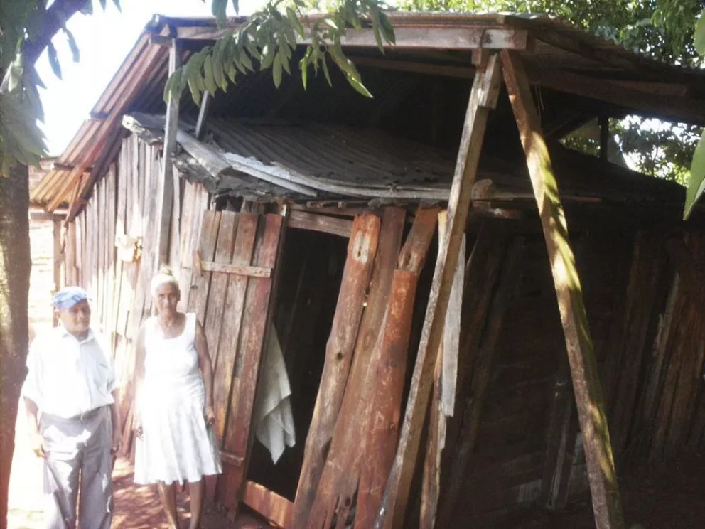 Familia teme que se derrumbe su humilde casa | EL TERRITORIO noticias de  Misiones