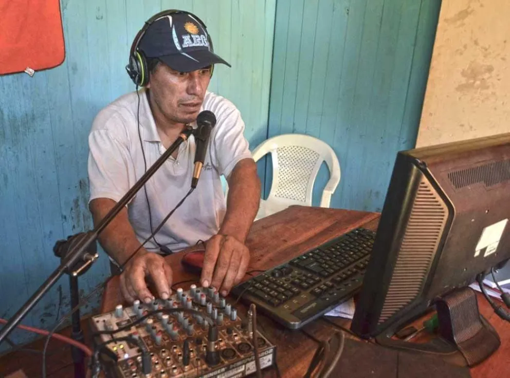 En la radio.