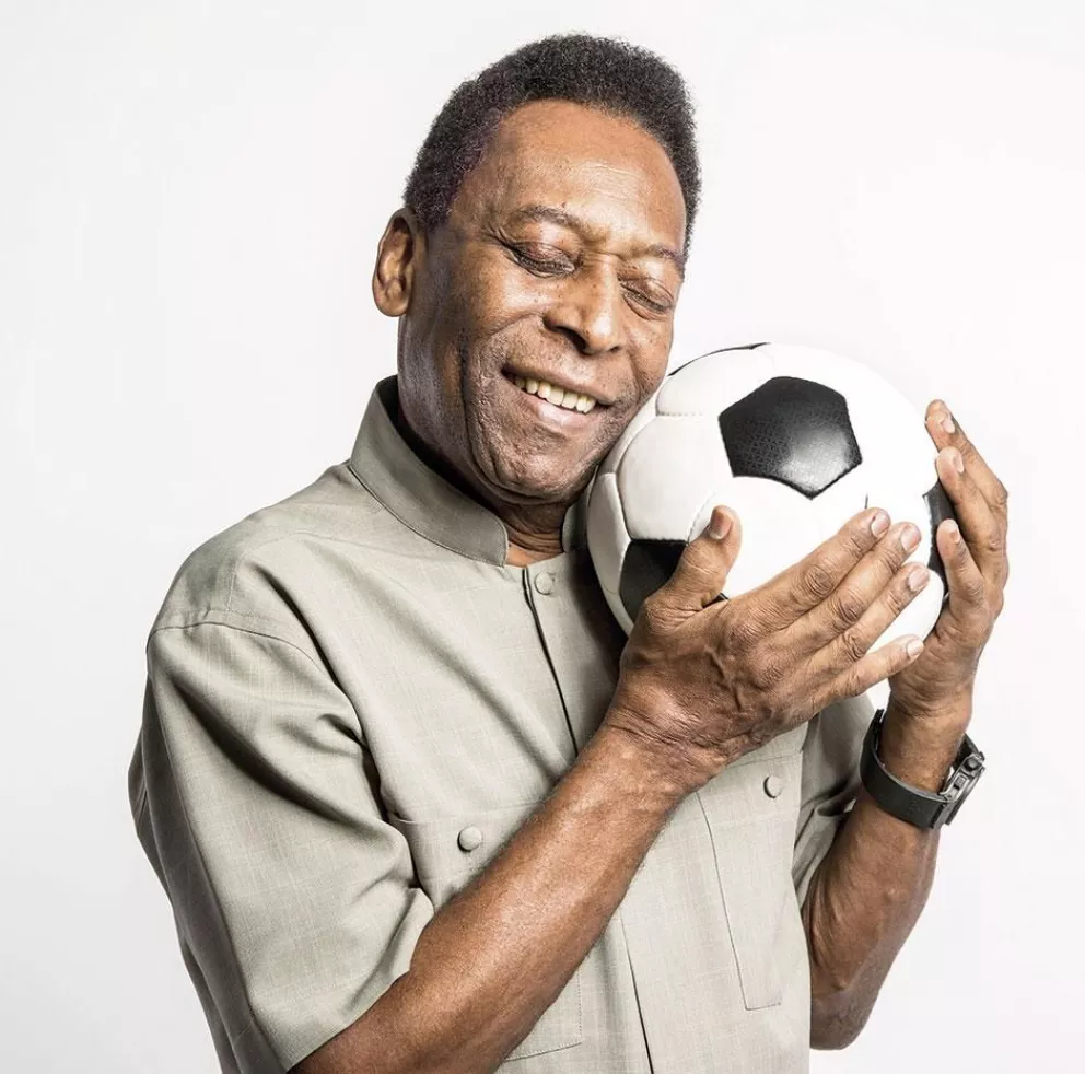 Empeora el estado de salud de Pelé, quien continúa internado