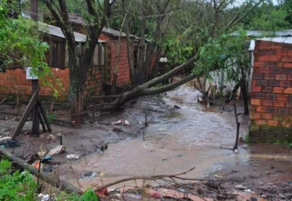 Viviendas inundadas en Encarnación.