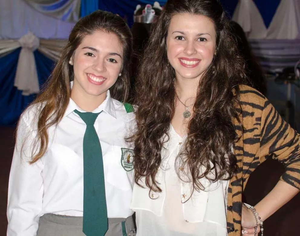 Melisa Camargo y Lucía Alvarenga, en la elección reina del Colegio San Alberto Magno.
