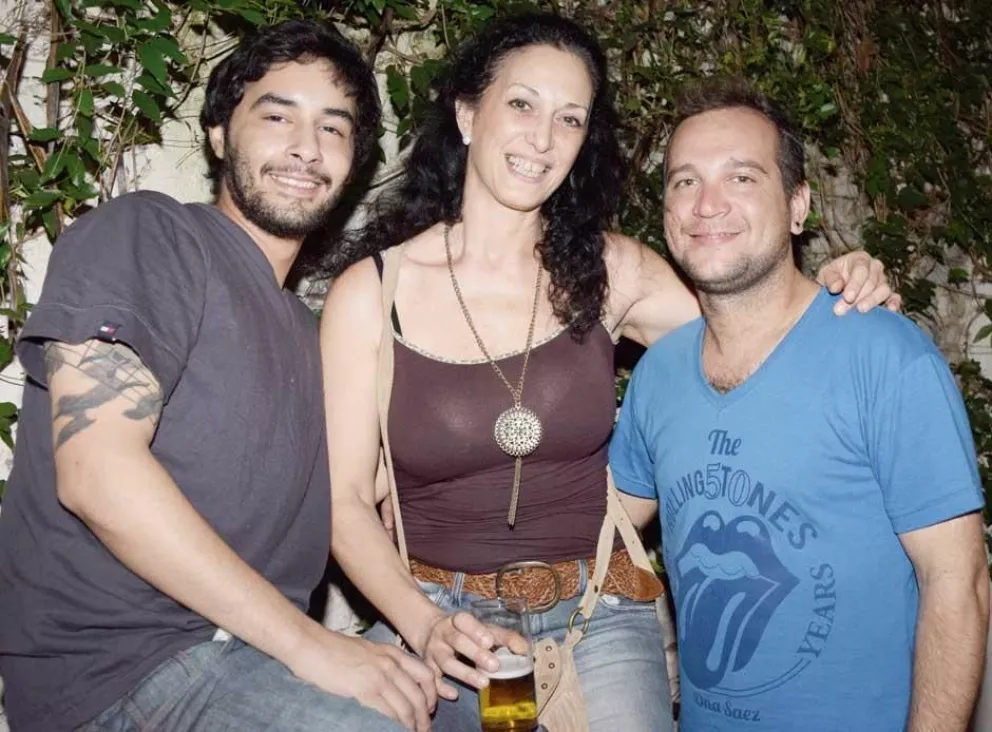 Matías Chamorro, Grisel Barranquet y el músico Matías Neris.