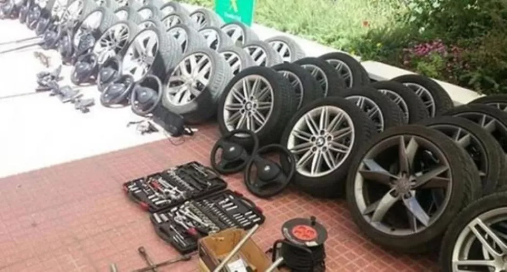 Neumáticos robados.