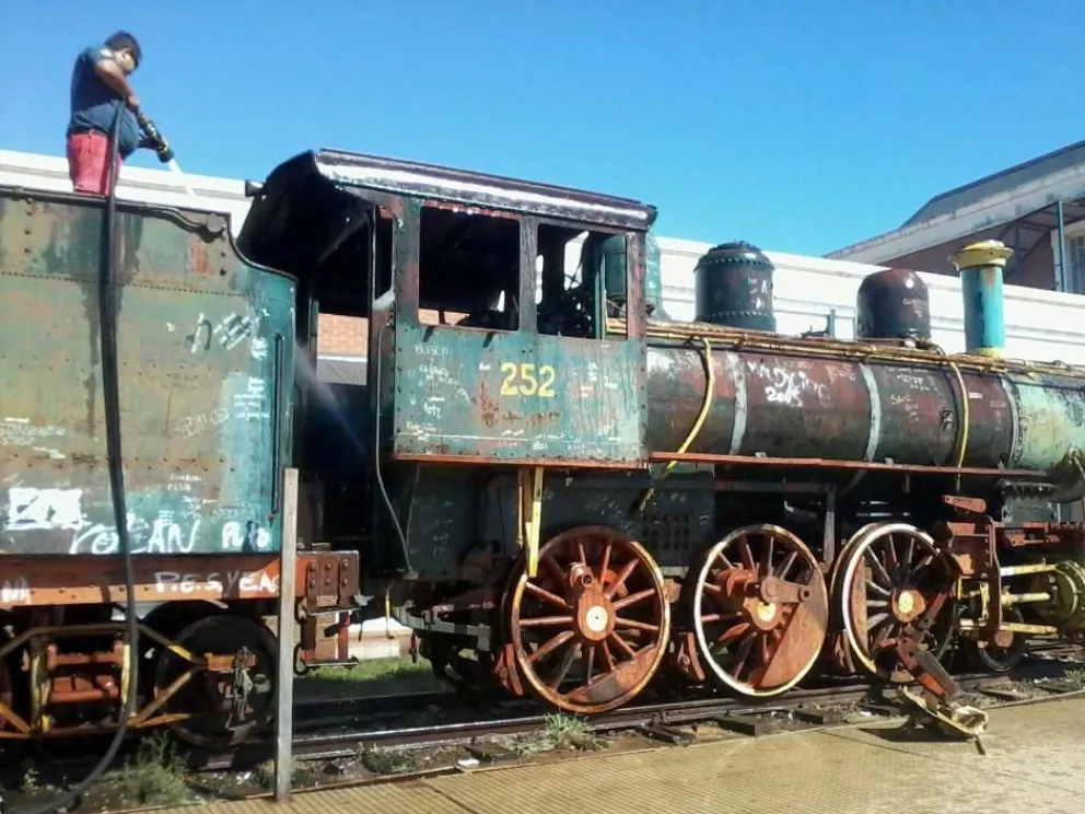 Comenzó el arreglo de la locomotoras de la Costanera.