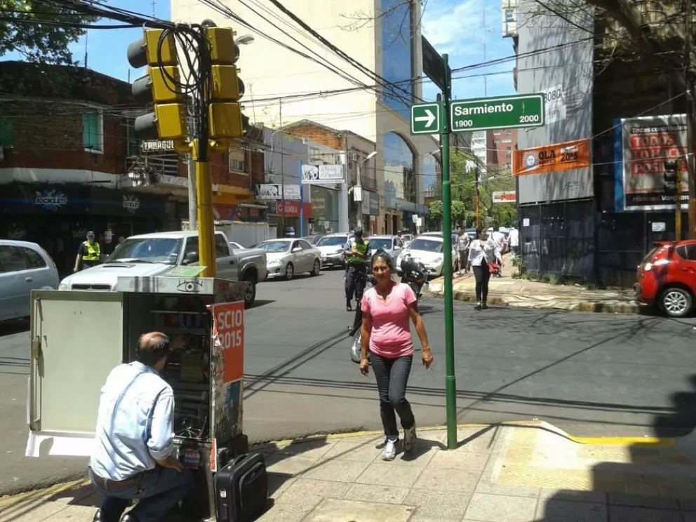 El paso esta vez se encuentra interrumpido sobre la calle Junín desde la calle Sarmiento.
