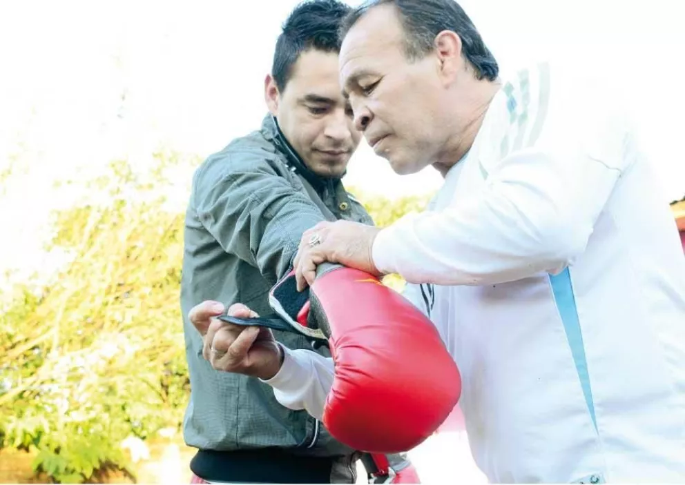 El gran boxeador y campeón, Luis Alberto Ocampo, cura sus cicatrices enseñando a los más jóvenes todo lo que aprendió en su dilatada carrera.