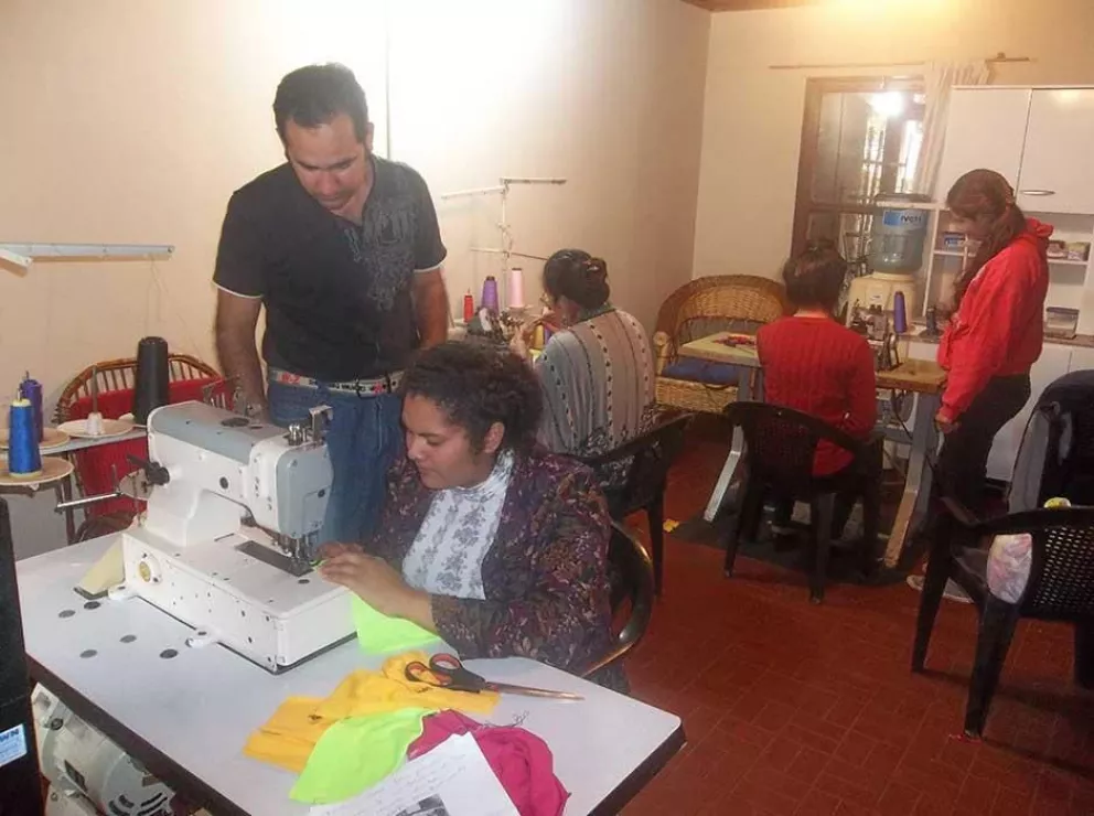 Se capacitan para crear en Candelaria una fábrica de ropa | EL TERRITORIO  noticias de Misiones