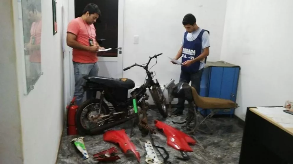 Secuestraron una moto y varias partes de rodados robados.