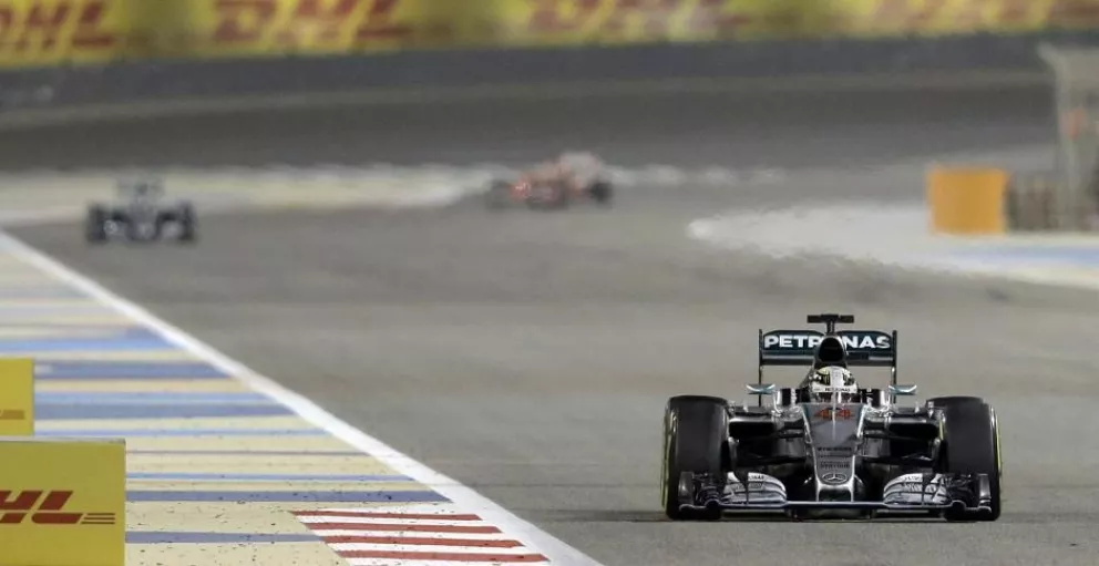 Lewis Hamilton se subió a lo más alto en el GP de Bahrein.