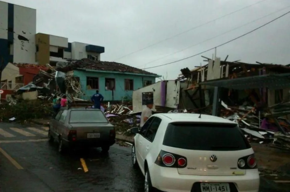 Un tornado dejó un muerto en Brasil.