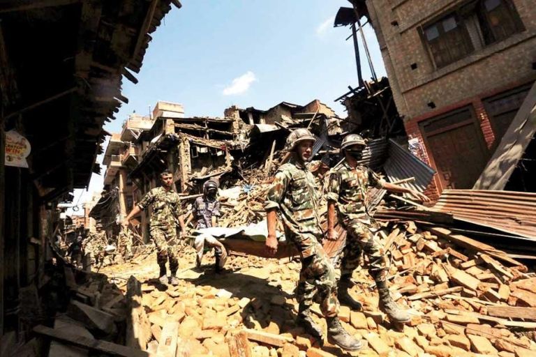 Suman 8000 los muertos y 17500 los heridos por el sismo en Nepal | El ...