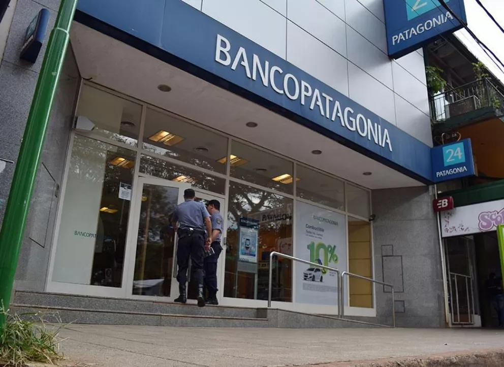 Los cajeros de la entidad bancaria de calle Colón.