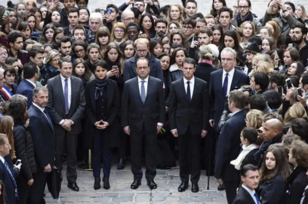 Hollande: "Francia hará lo posible para destruir a ese ejército de fanáticos"