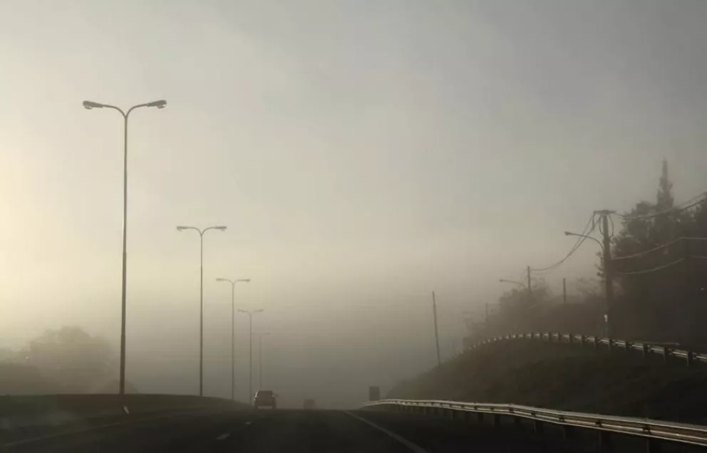 Clima en Misiones: una densa capa de neblina cubre la ciudad de Posadas