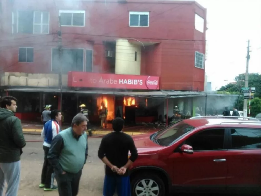 Por una explosión debieron evacuar un local comercial en Encarnación