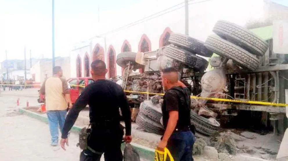 Un camión embistió en México a peregrinos y causó 24 muertes 