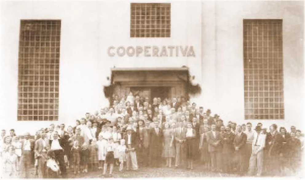 Primer edificio de la Cooperativa Mixta de Montecarlo.