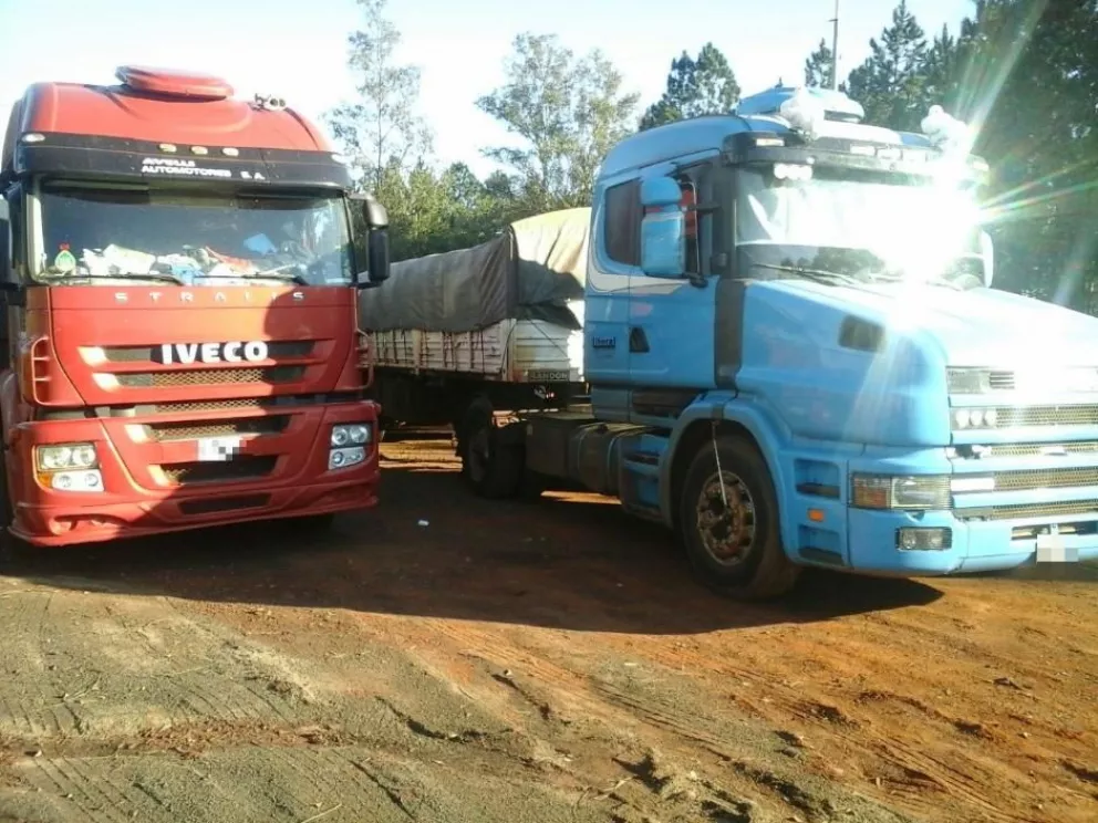 Camiones retenidos en Concepción de la Sierra.