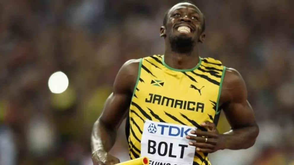 Bolt, termina la carrera sonriente.