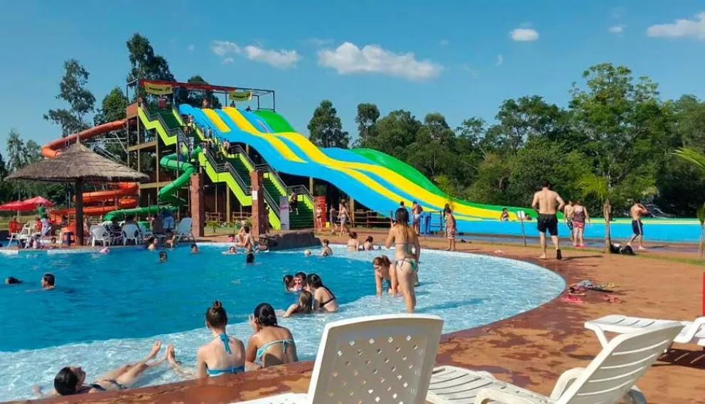 En El Dorado, en Encarnación, a las piscinas se suma la diversión de toboganes para todas las edades.