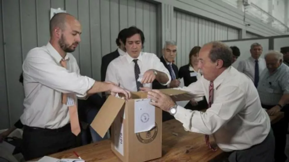 Recuento de votos en Tucumán: abrieron una urna y estaba vacía
