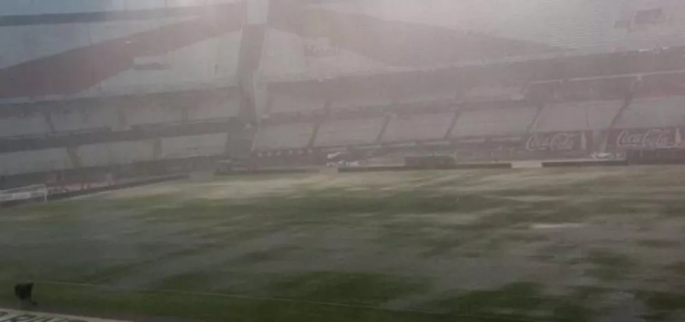 Por la intensa lluvia suspendieron el partido de River y Quilmes
