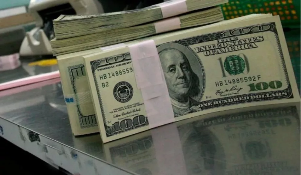 El dólar terminó la semana abajo de los $43