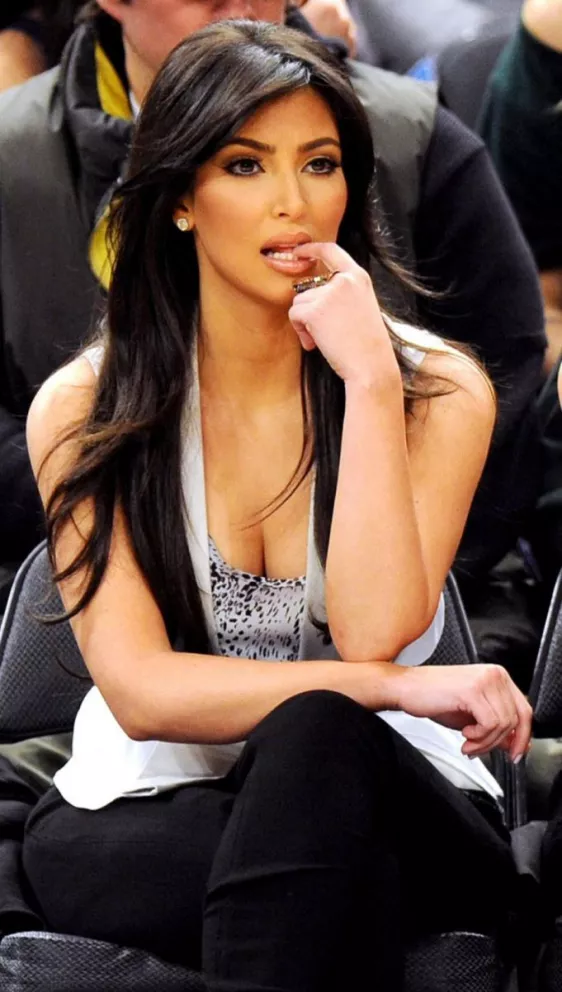 Kim Kardashian contó con quién fue su primera vez
