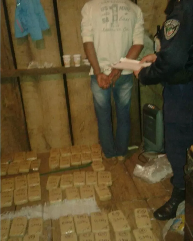 En un allanamiento en El Soberbio incautaron 80 panes de marihuana