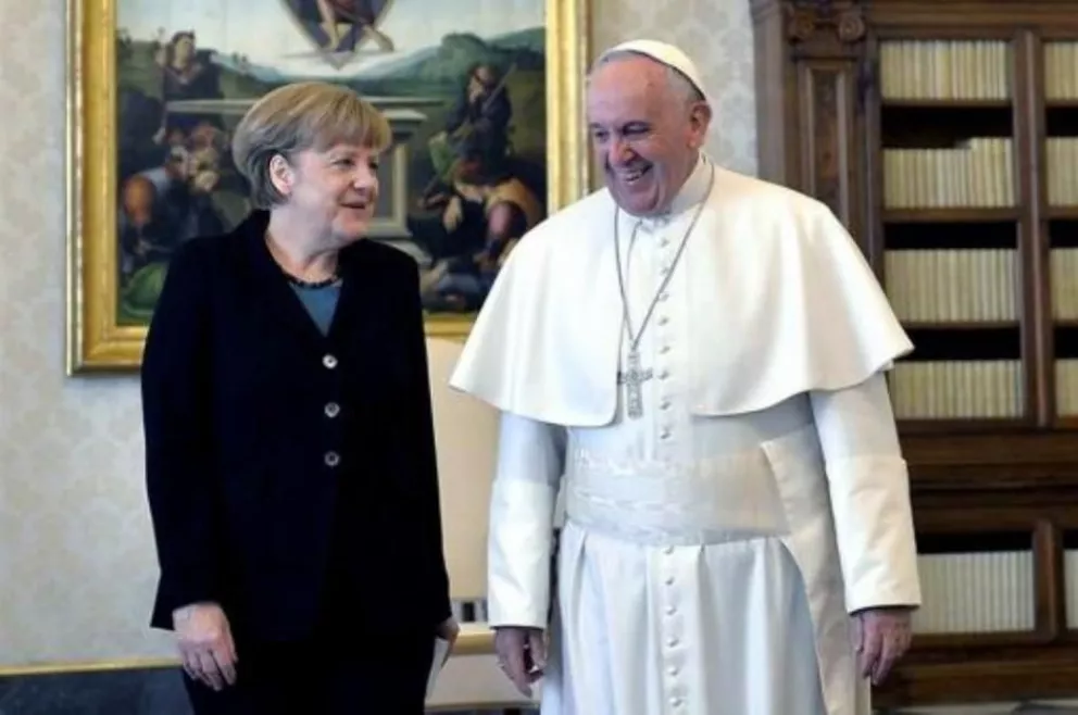 Francisco y Merkel, principales candidatos para el Nobel de la Paz