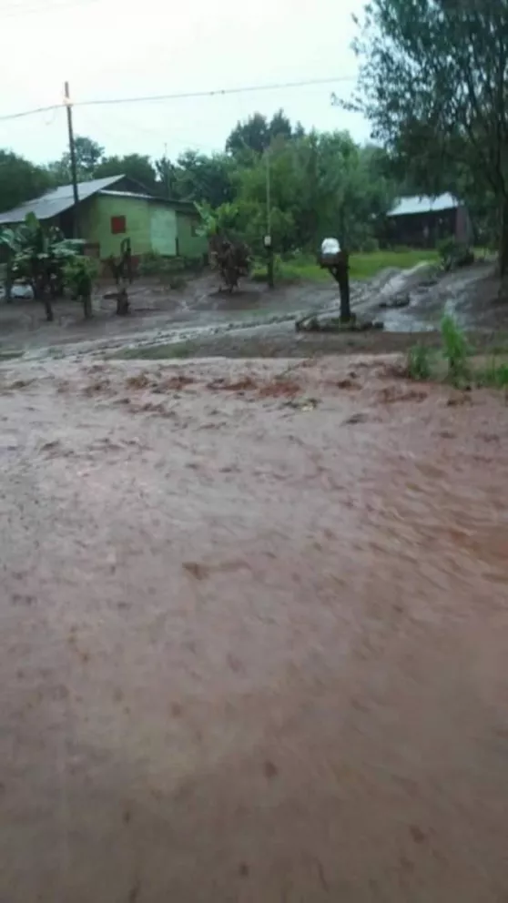 Las lluvias afectan los caminos vecinales de Eldorado 