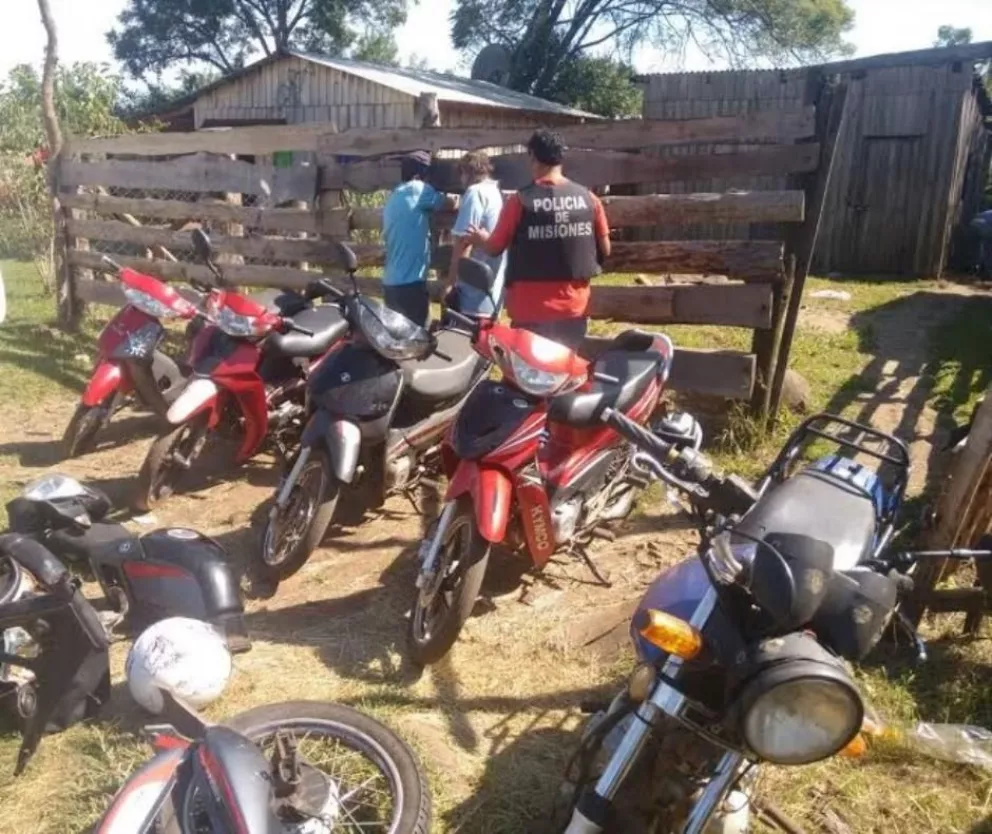 Dos jóvenes acusados de robar motos fueron detenidos en allanamiento