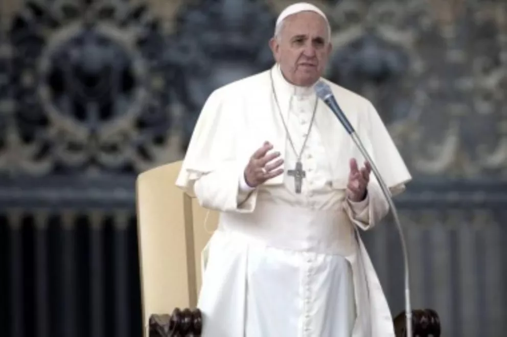 El Papa pidió a militares y policías que sean "sembradores de paz"