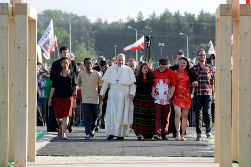 El Papa exhortó a la Iglesia polaca a huir de los poderes del mundo