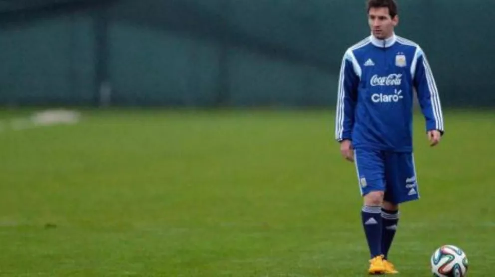 Messi se entrenó a la par del grupo y será titular mañana ante Honduras