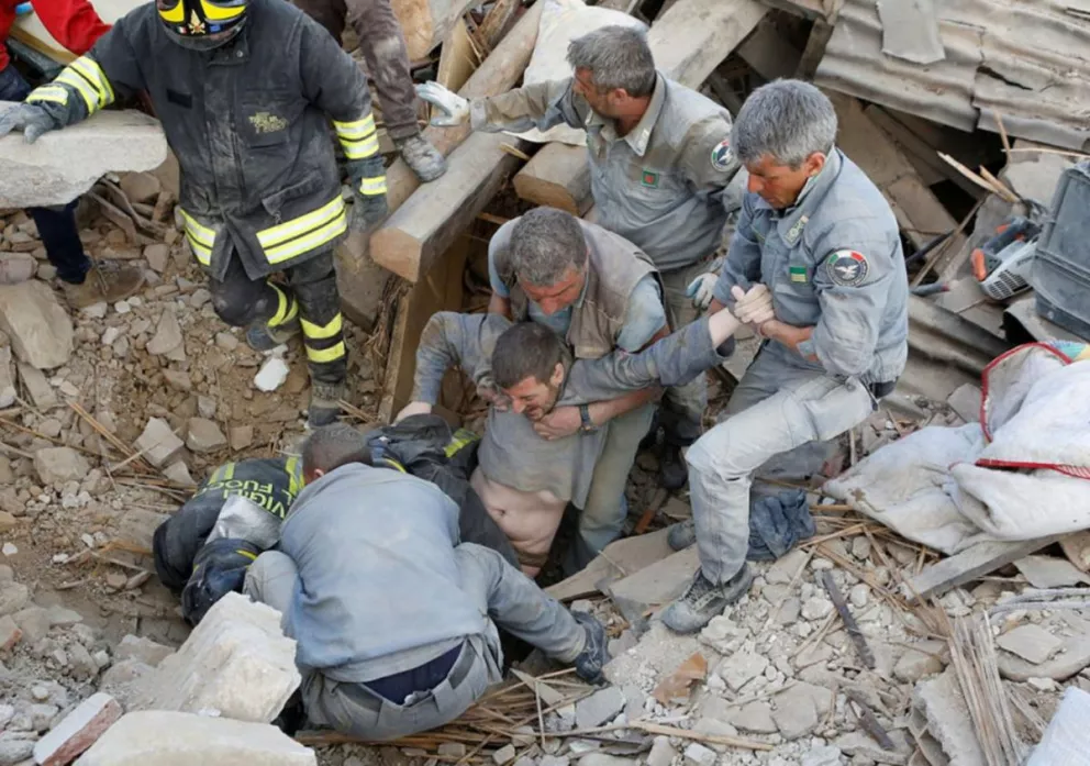 Terremoto de 6.2 grados estremeció a Italia y dejó más de 150 muertos