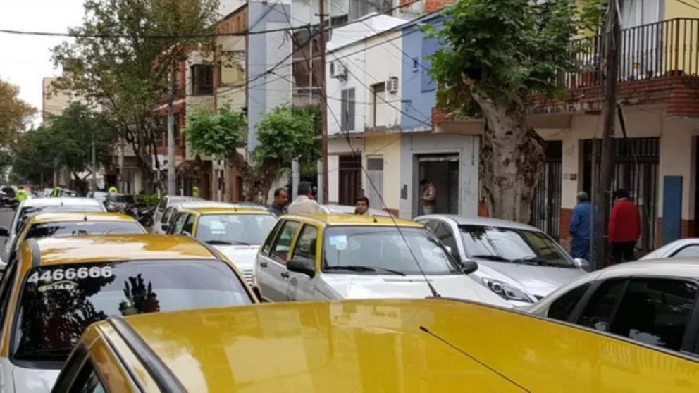Protesta de taxistas en el centro de la ciudad de Posadas