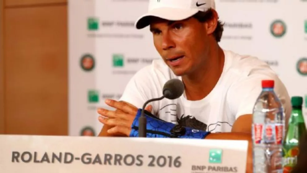 Nadal se bajó de Roland Garros por lesión en su muñeca izquierda