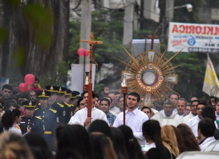 Mañana Posadas celebra la festividad de Corpus Christi en el Anfiteatro ...