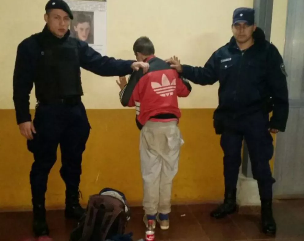 Hizo desorden en plena plaza San Martín de Posadas y fue detenido