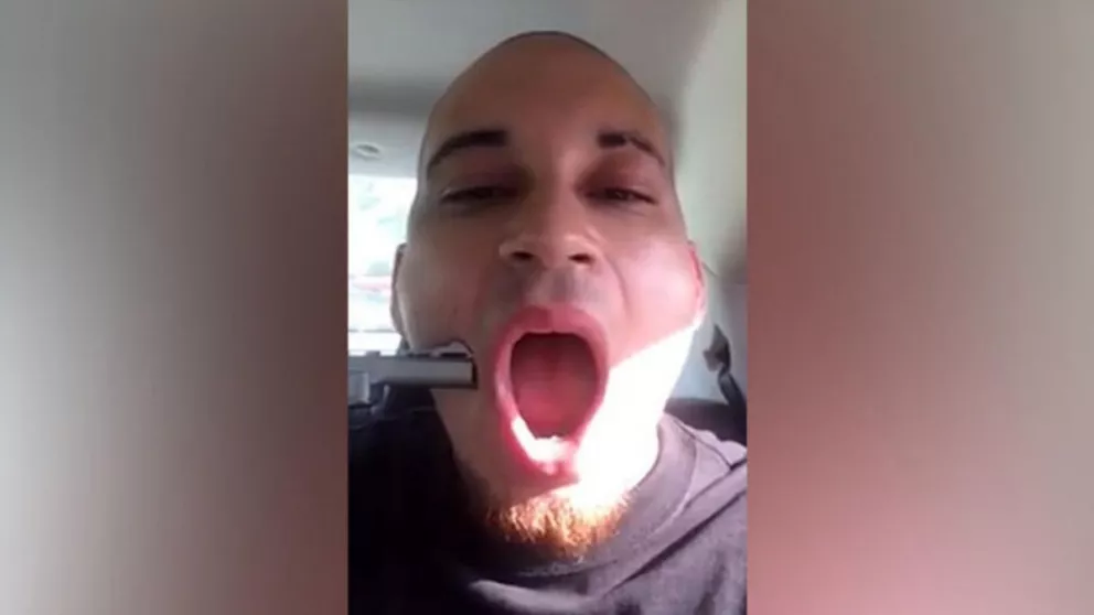 Video impactante: Un rapero se pega un tiro en la mejilla y lo publica en Facebook (18+) 