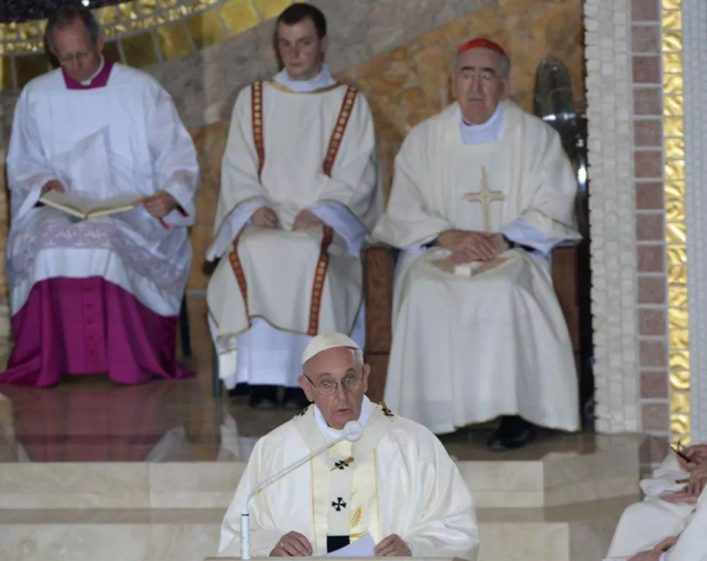 El Papa Francisco pidió una iglesia "abierta y tierna con los débiles" 