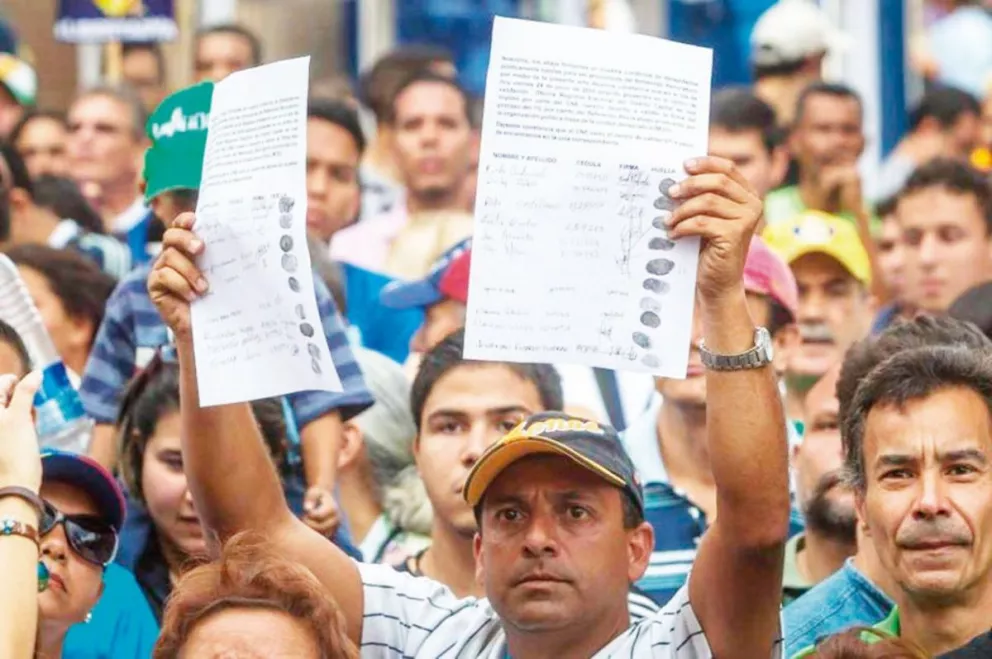 Oposición venezolana exigió al CNE activar el referendo 