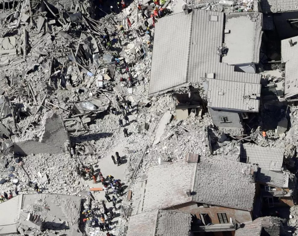 Ascienden a 247 los muertos en el devastador terremoto de Italia