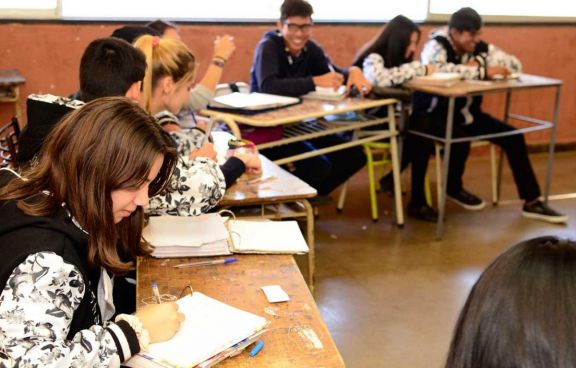 Educación: el 43% de los secundarios regularizaron sus materias en las mesas de marzo