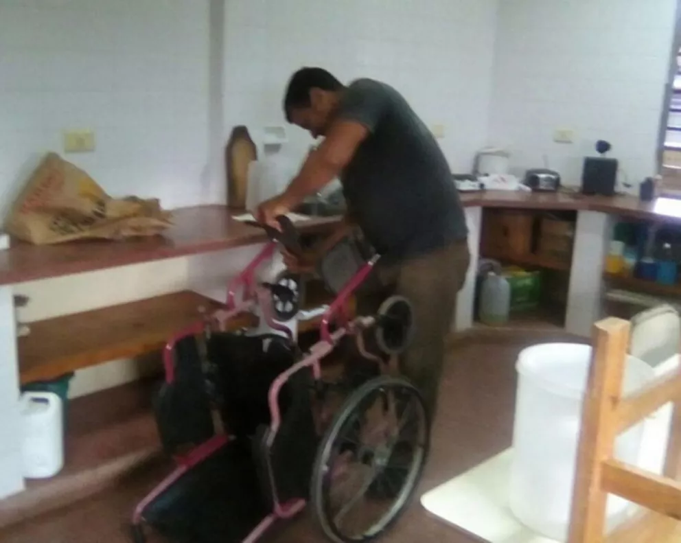 Bomberos voluntarios de Garupá donaron silla de rueda
