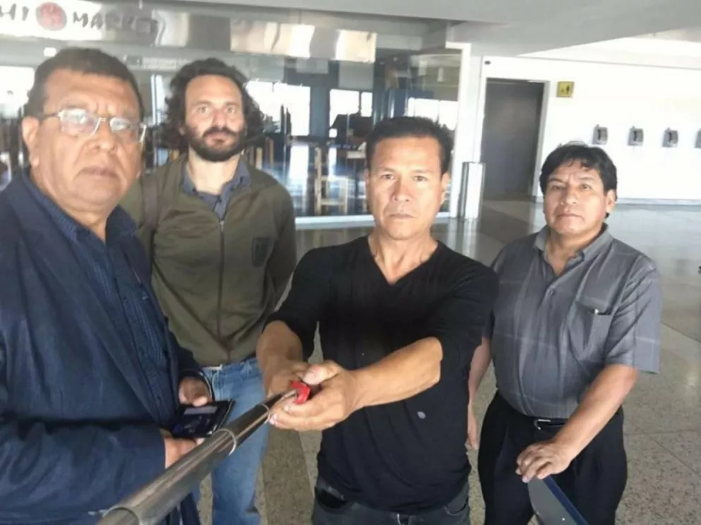 Periodistas peruanos Ricardo Burgos, Leo Chávez, Armando Muñoz y Rodrigo Abd retenidos