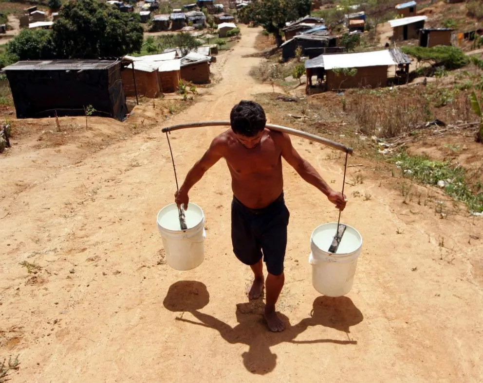 El 97,5% de las familias de los asentamientos no cuentan con conexión a la red de agua potable