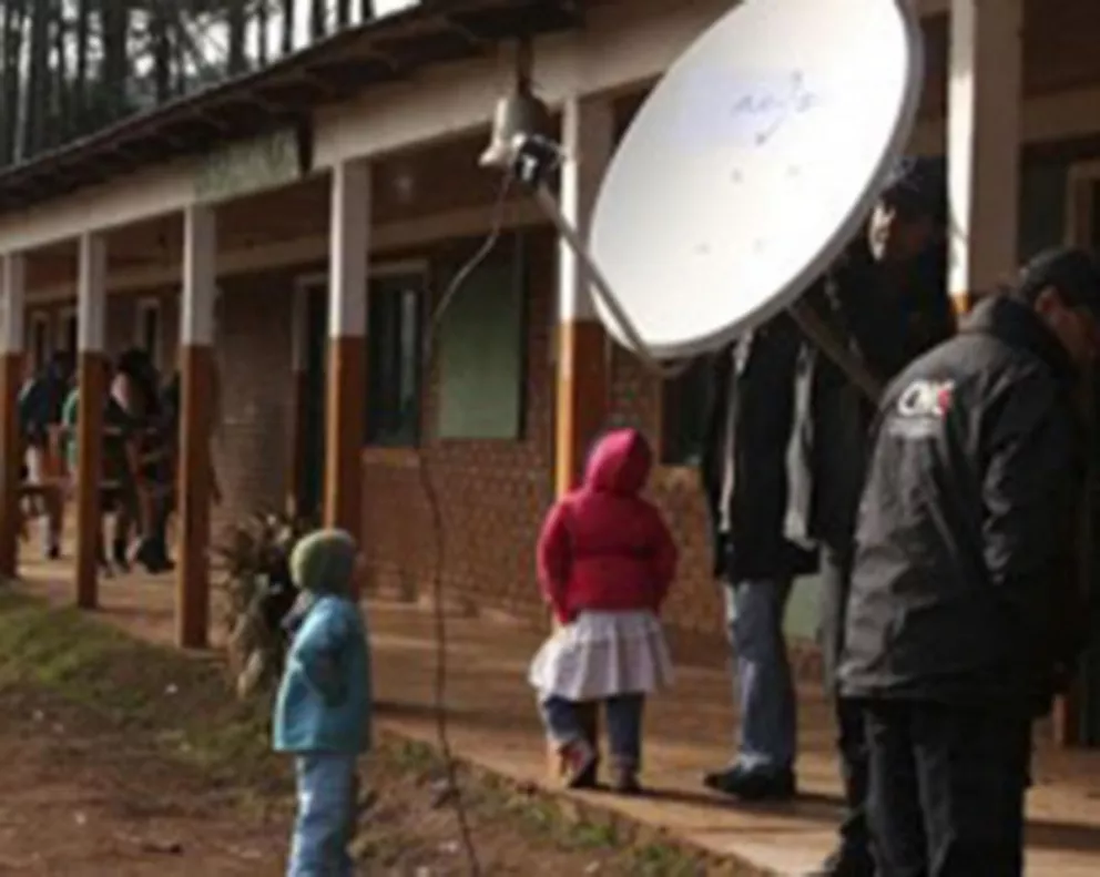 Arsat prueba el sistema de Internet satelital para 2.000 escuelas del norte 