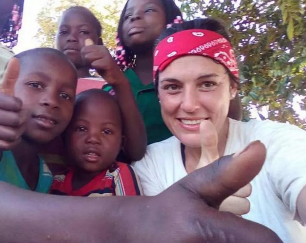 Voluntarios misioneros construyen casas en Mozambique 